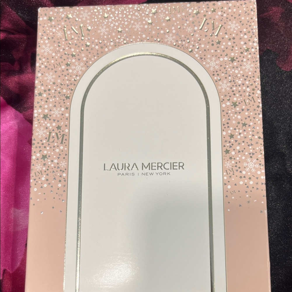 Laura Mercier Pink and White Starry Box with travel brush collection